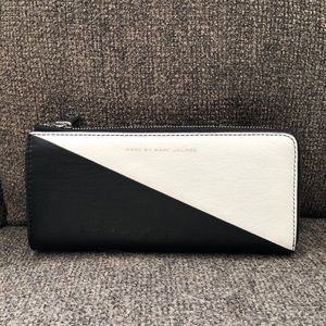 Marc Jacobs wallet. NEW